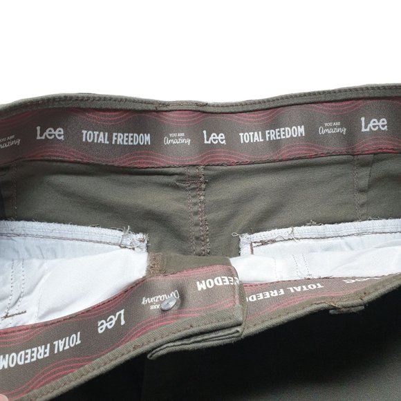 Lee Total Freedom Men Stretch Waist 34 Olive Casual Shorts Outdoor Work Pocket - Picture 6 of 6